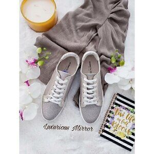 Kenneth Cole Womens Sneakers Shoes Beige White Low Top Lace Up Glitter 8.5M New